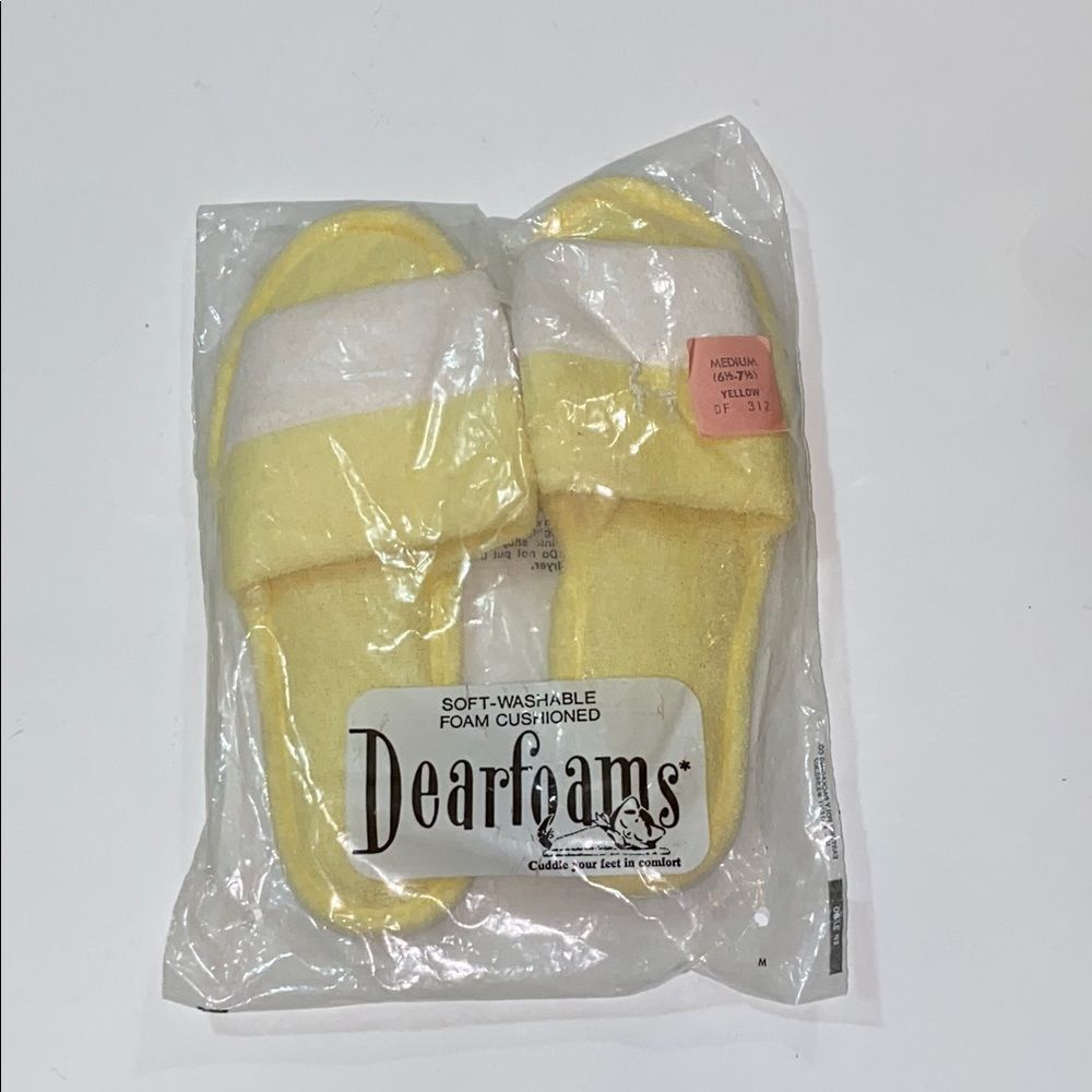 Dearfoams Soft Yellow and White Slippers Women’s Sz Medium 6.5 7.5 Male In USA
